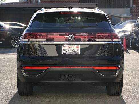 Used 2024 Volkswagen Atlas Cross Sport SE image 4