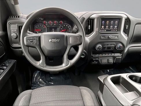 Used 2025 Chevrolet Silverado 2500 Custom w/ Custom Value Package image 5