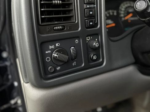 Used 2006 Chevrolet Suburban LS w/ Smart Select Package image 26