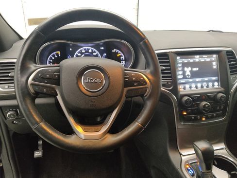 Used 2018 Jeep Grand Cherokee Laredo AWD/4WD image 22