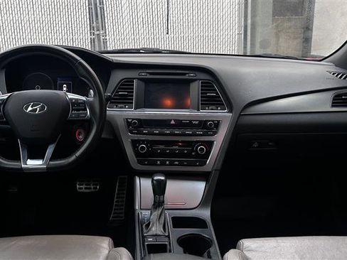 Used 2017 Hyundai Sonata Sport 2.0T image 9