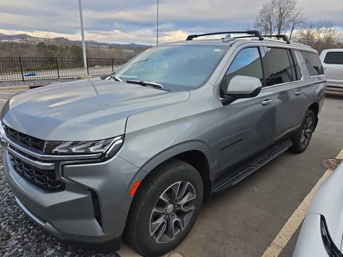 Used 2023 Chevrolet Suburban LS w/ Driver Alert Package image 4