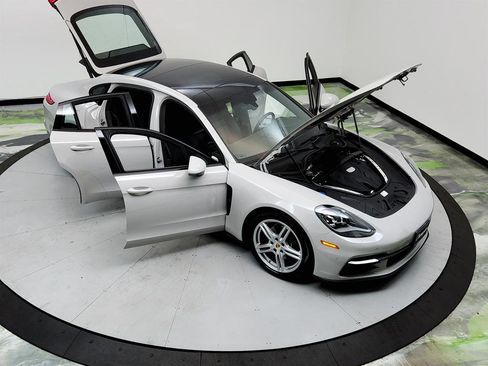 Used 2020 Porsche Panamera 4 image 38