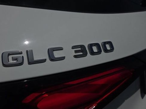 Used 2025 Mercedes-Benz GLC 300 image 37