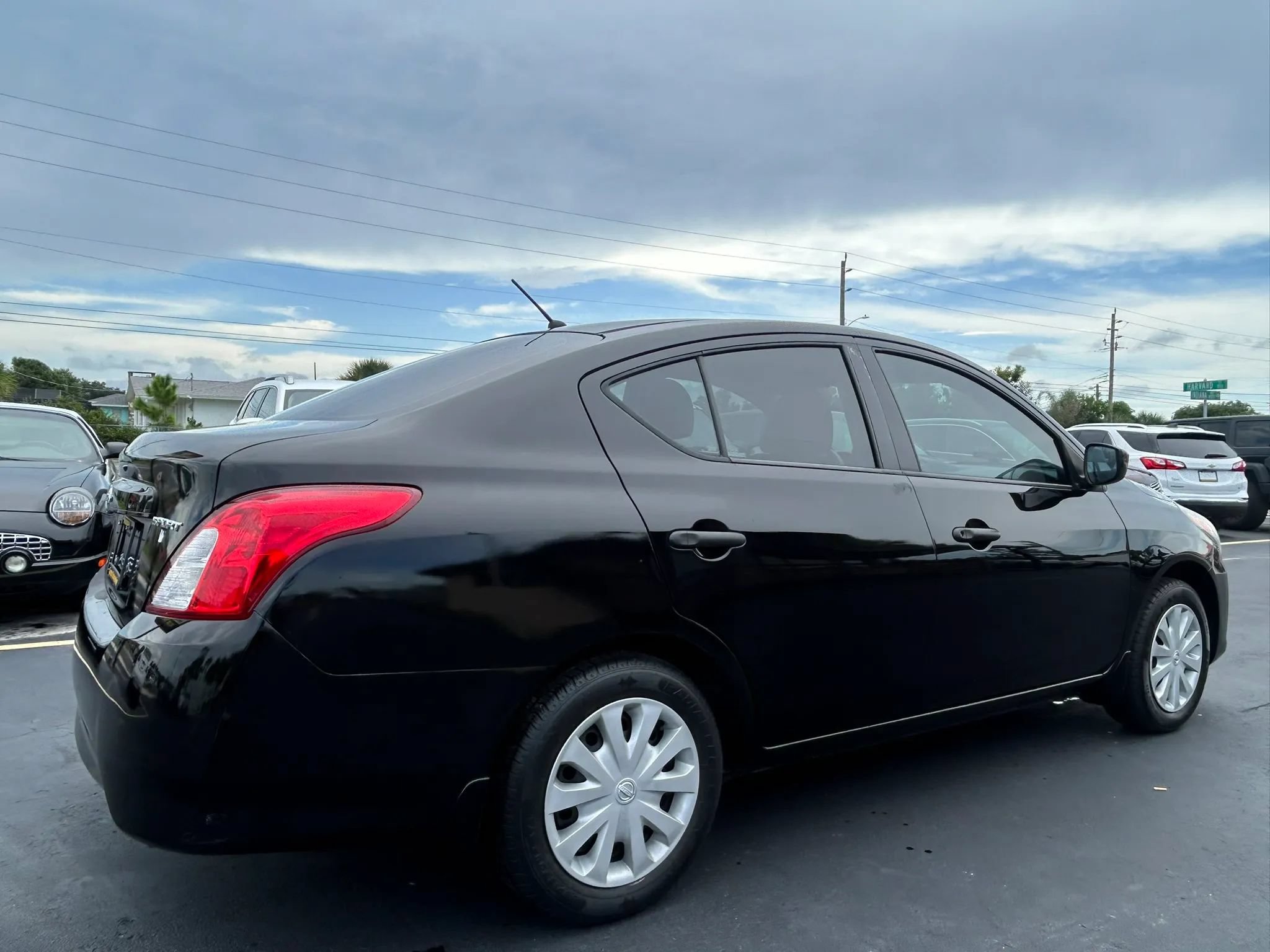 Used 2018 Nissan Versa S FWD image 6