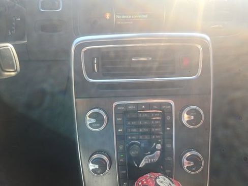 Used 2015 Volvo S60 T5 Platinum image 10