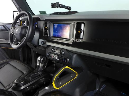 Used 2022 Ford Bronco Badlands image 13