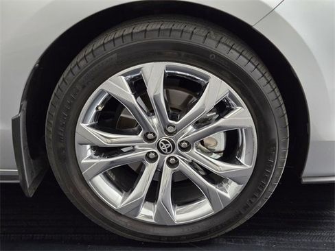Used 2024 Toyota Sienna Platinum image 9