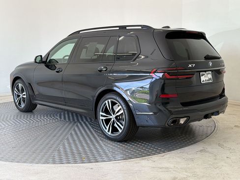 Used 2026 BMW X7 xDrive40i w/ M Sport Package AWD/4WD image 3
