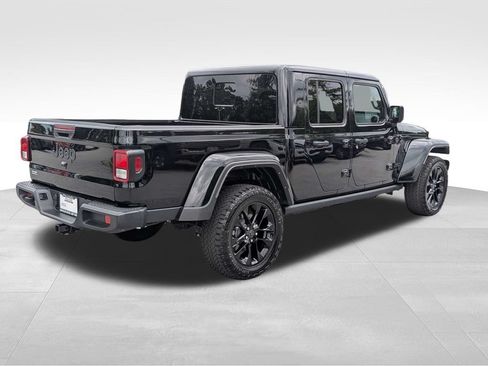Used 2025 Jeep Gladiator Sport AWD/4WD image 4