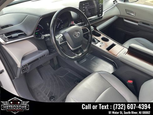 Used 2021 Toyota Sienna XLE FWD image 12