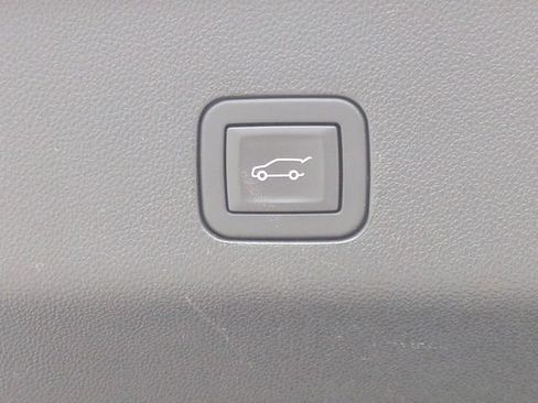 Used 2025 Chevrolet Suburban LT AWD/4WD image 15