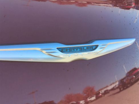 Used 2017 Chrysler 300 C Platinum w/ Safetytec Group II image 12