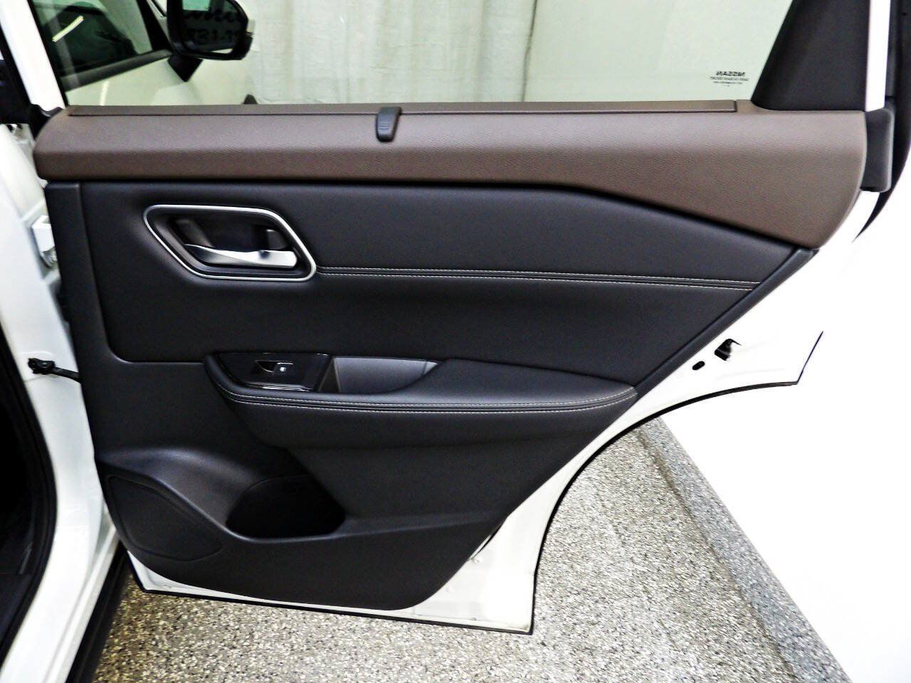 Used 2021 Nissan Rogue SL AWD/4WD image 12