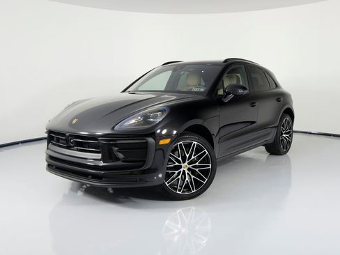 Certified 2025 Porsche Macan AWD/4WD image 1