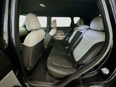 Used 2019 Kia Soul image 27