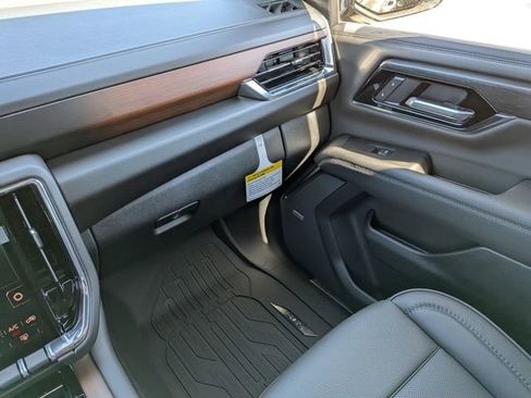 New 2026 GMC Yukon XL Denali w/ Denali Reserve Package AWD/4WD image 17