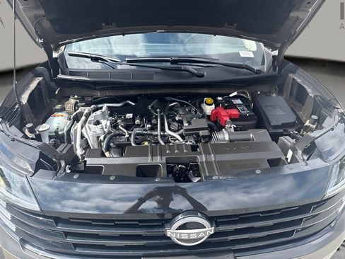 Used 2025 Nissan Kicks SV AWD/4WD image 19