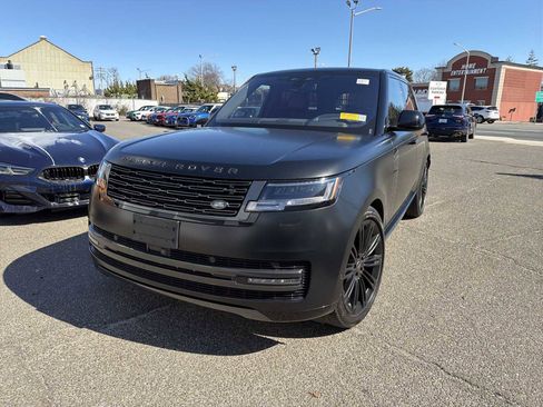 Used 2023 Land Rover Range Rover SE image 2