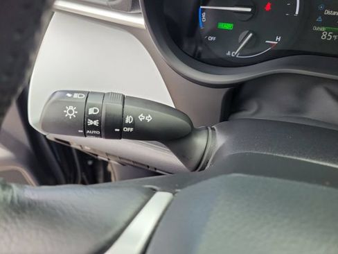 Used 2025 Toyota Sienna XLE FWD image 29