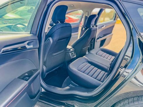 Used 2014 Ford Fusion SE FWD image 14