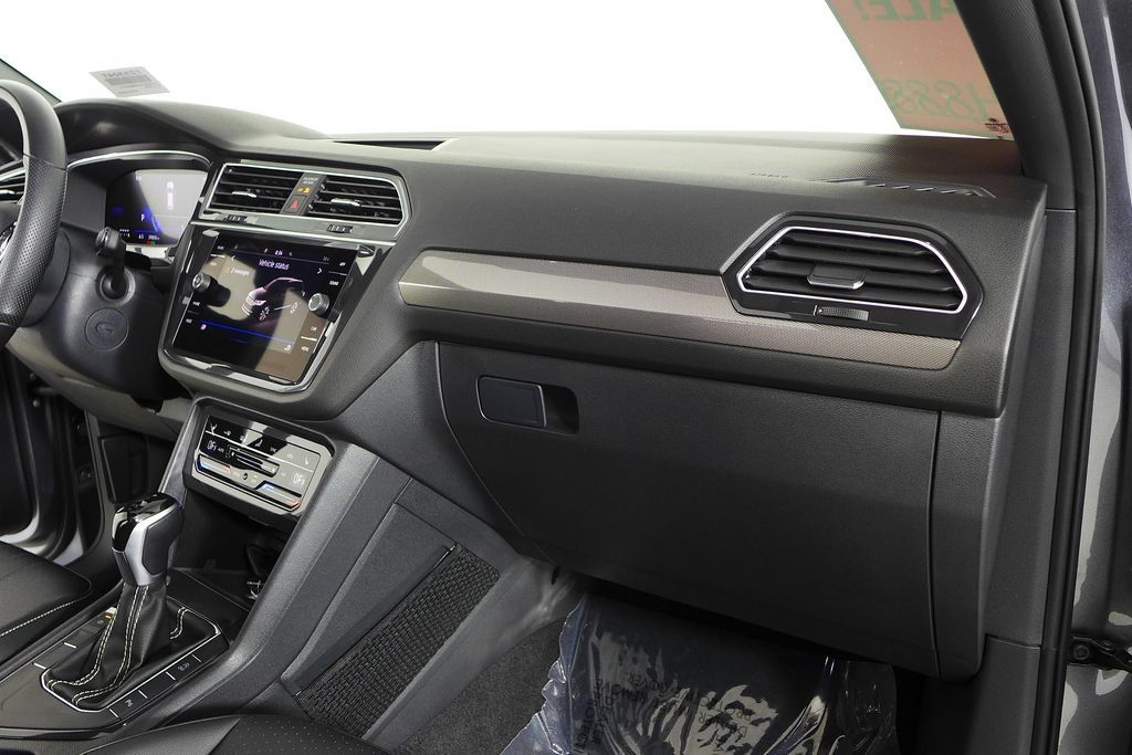 Used 2024 Volkswagen Tiguan SE R-Line FWD image 13