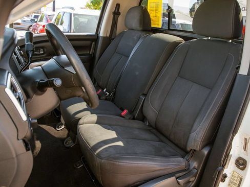 Used 2017 Nissan Titan SV RWD image 12