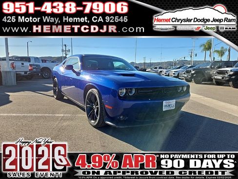 Used 2018 Dodge Challenger SXT w/ Blacktop Package image 1
