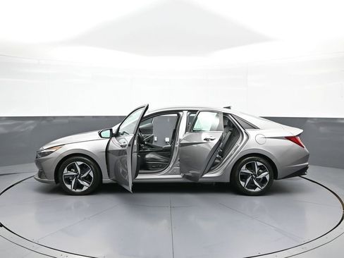 Certified 2023 Hyundai Elantra Limited w/ Preferred Accessory Package FWD image 42