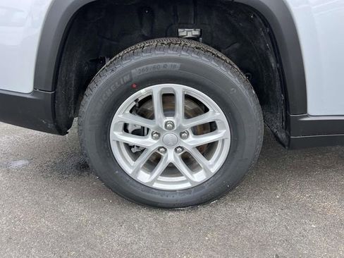 New 2025 Jeep Grand Cherokee L Laredo image 11