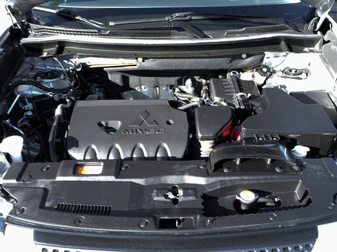 Used 2019 Mitsubishi Outlander SEL image 13