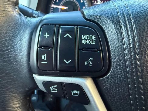 Used 2017 Toyota Sienna XLE w/ XLE Navigation Package AWD/4WD image 12