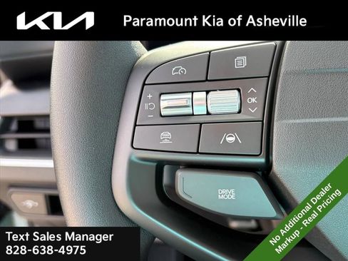 New 2025 Kia K4 LXS image 24