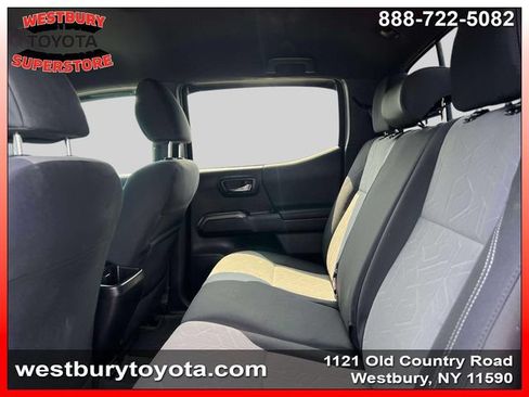 Used 2022 Toyota Tacoma TRD Off-Road w/ Technology Package AWD/4WD image 15