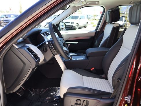 Used 2026 Land Rover Discovery Limited Edition AWD/4WD image 17