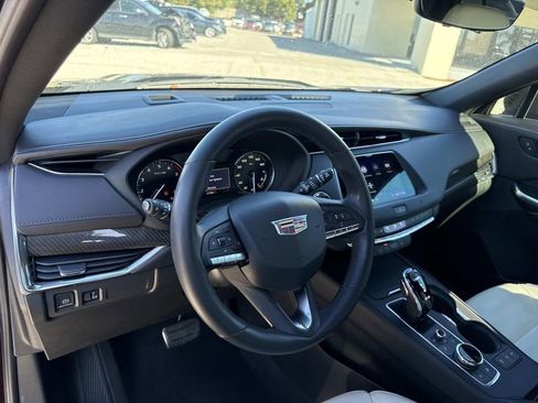 Used 2020 Cadillac XT4 Sport w/ Enhanced Visibility Package image 43