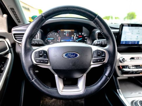 Used 2022 Ford Explorer XLT w/ Equipment Group 202A AWD/4WD image 19