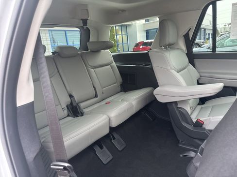 Used 2025 Ford Expedition Active image 42