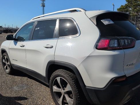 Used 2019 Jeep Cherokee Limited image 3