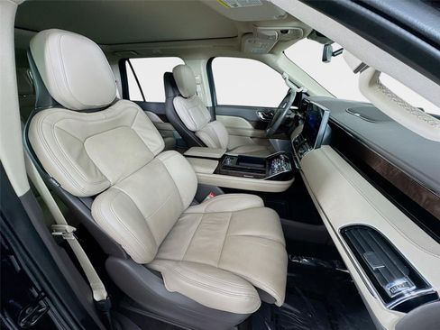Used 2024 Lincoln Navigator L Reserve AWD/4WD image 31