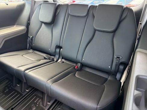 New 2026 Kia Carnival EX FWD image 20
