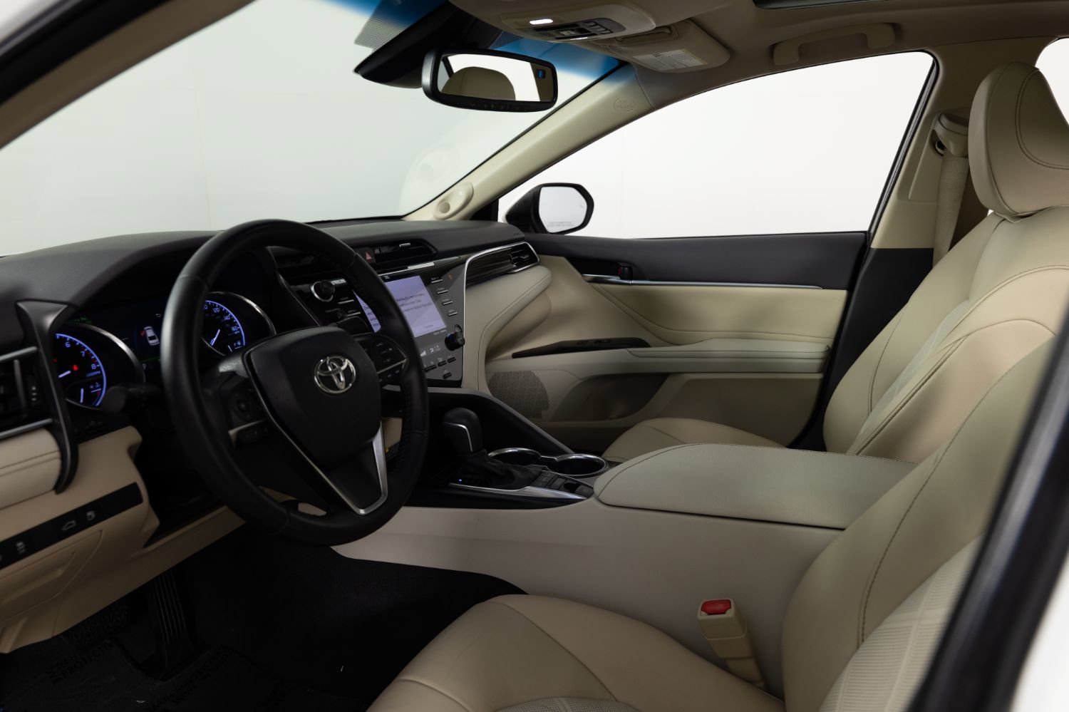 Used 2018 Toyota Camry XLE FWD image 13