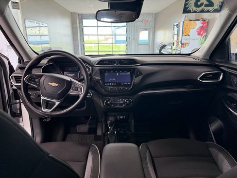 Used 2023 Chevrolet TrailBlazer LT AWD/4WD image 13