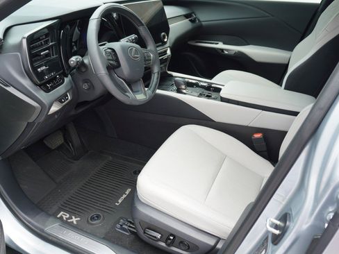 Used 2025 Lexus RX 350 Premium w/ Convenience Package FWD image 7