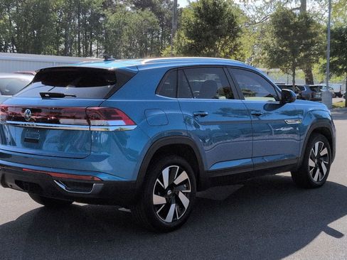 Used 2024 Volkswagen Atlas Cross Sport SE FWD image 3
