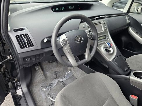 Used 2015 Toyota Prius Three image 18