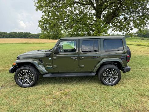 Used 2023 Jeep Wrangler Unlimited Sahara w/ Cold Weather Group AWD/4WD image 8