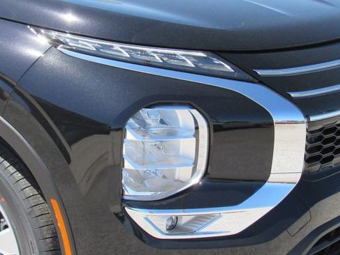 New 2026 Mitsubishi Outlander ES FWD image 8