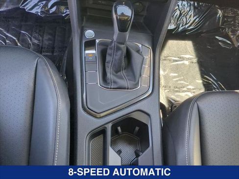 Certified 2022 Volkswagen Tiguan SE w/ Panoramic Sunroof Package FWD image 19