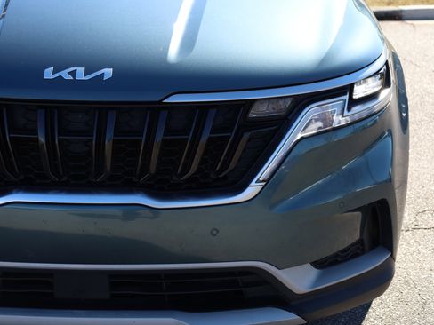 Used 2022 Kia Carnival EX image 26